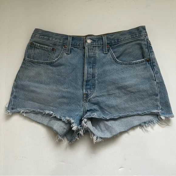 501 Levi’s original high waisted shorts EUC denim shorts size 30 - Picture 2 of 13